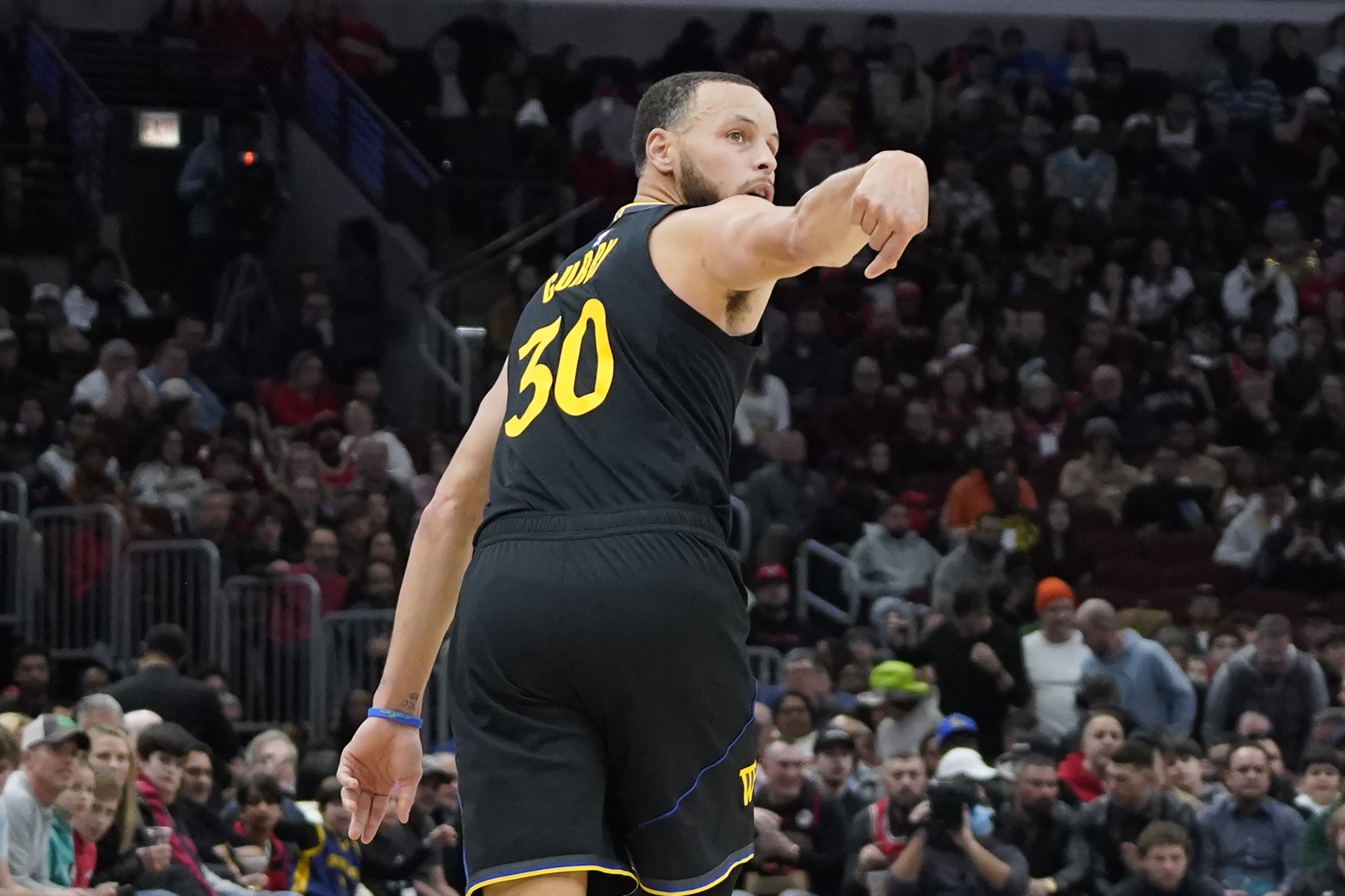 NBA單場進8+三分場數榜：庫裏87次斷檔第1 表哥第2克萊第3哈登第4